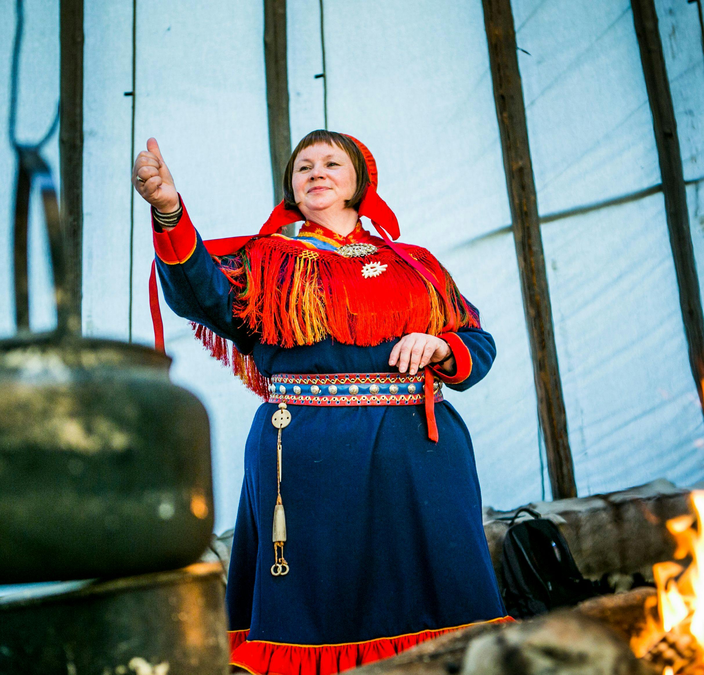 Sami women with traditional kofte 