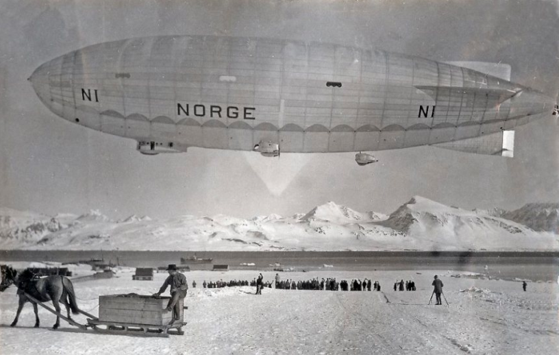 The airship "Norway" leaves Ny-Ålesund, Svalbard 